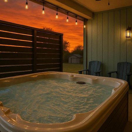 Modern Pigeon Forge Gem Near Dollywood, Gatlinburg & Smokies - 2 Mins To Pkwy & Strip, Hot Tub, Fire Pit, Cable, Hi-Speed Wifi Villa Dış mekan fotoğraf
