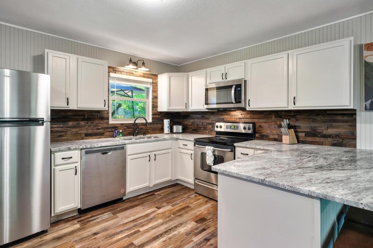 Modern Pigeon Forge Gem Near Dollywood, Gatlinburg & Smokies - 2 Mins To Pkwy & Strip, Hot Tub, Fire Pit, Cable, Hi-Speed Wifi Villa Dış mekan fotoğraf