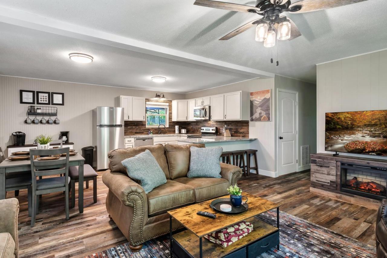 Modern Pigeon Forge Gem Near Dollywood, Gatlinburg & Smokies - 2 Mins To Pkwy & Strip, Hot Tub, Fire Pit, Cable, Hi-Speed Wifi Villa Dış mekan fotoğraf