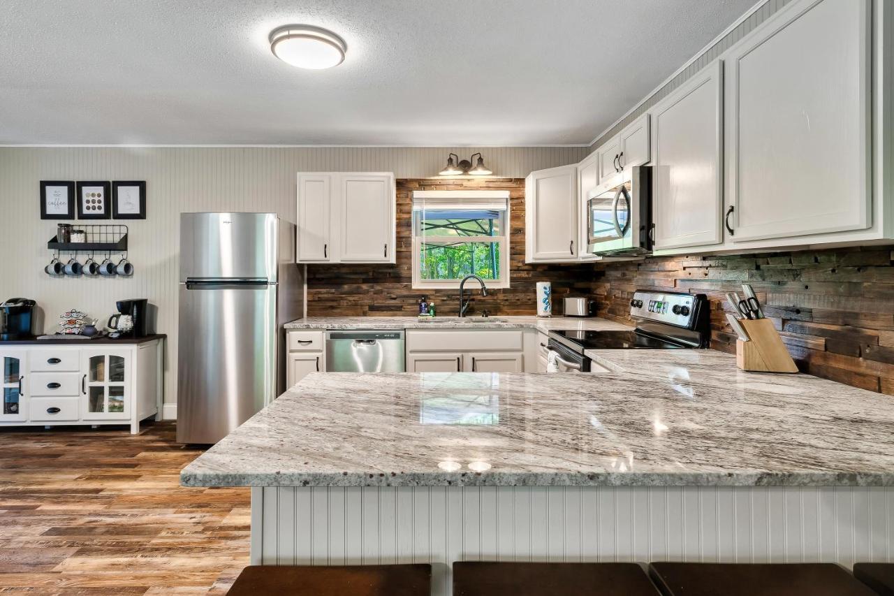 Modern Pigeon Forge Gem Near Dollywood, Gatlinburg & Smokies - 2 Mins To Pkwy & Strip, Hot Tub, Fire Pit, Cable, Hi-Speed Wifi Villa Dış mekan fotoğraf