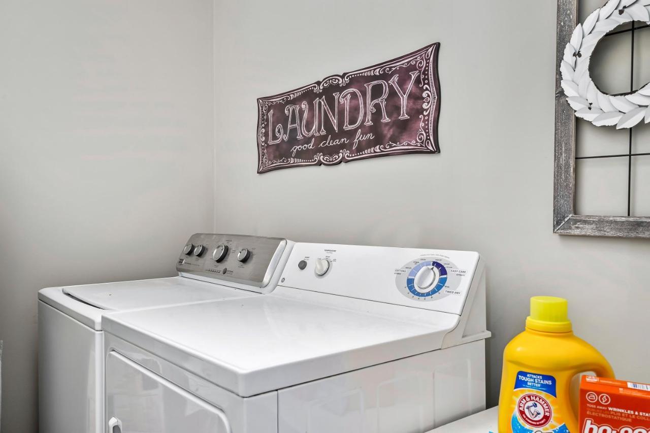 Modern Pigeon Forge Gem Near Dollywood, Gatlinburg & Smokies - 2 Mins To Pkwy & Strip, Hot Tub, Fire Pit, Cable, Hi-Speed Wifi Villa Dış mekan fotoğraf