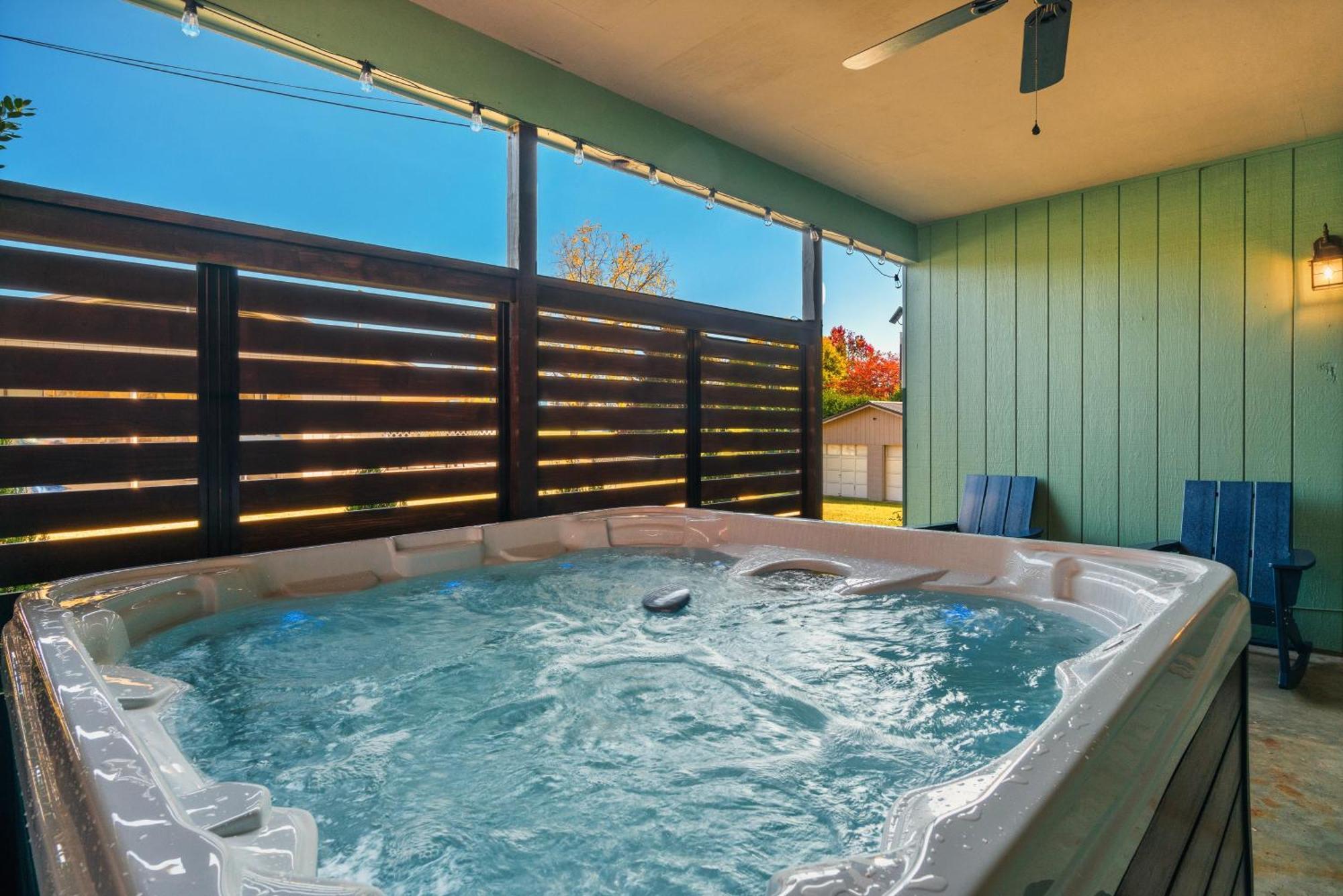 Modern Pigeon Forge Gem Near Dollywood, Gatlinburg & Smokies - 2 Mins To Pkwy & Strip, Hot Tub, Fire Pit, Cable, Hi-Speed Wifi Villa Dış mekan fotoğraf